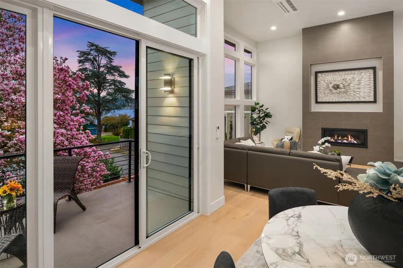 Property photo for 240 W Lake Sammamish Parkway Se, Bellevue photo 11