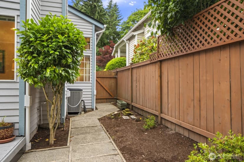 Property photo for 20410 Hollyhills Drive Ne, Bothell photo 36