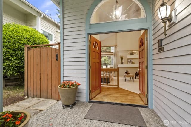 Property photo for 20410 Hollyhills Drive Ne, Bothell photo 4