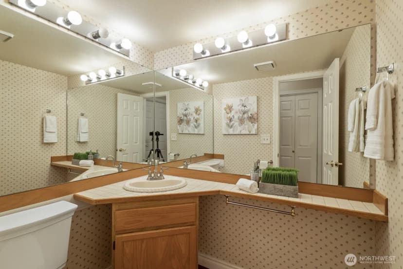 Property photo for 20410 Hollyhills Drive Ne, Bothell photo 21