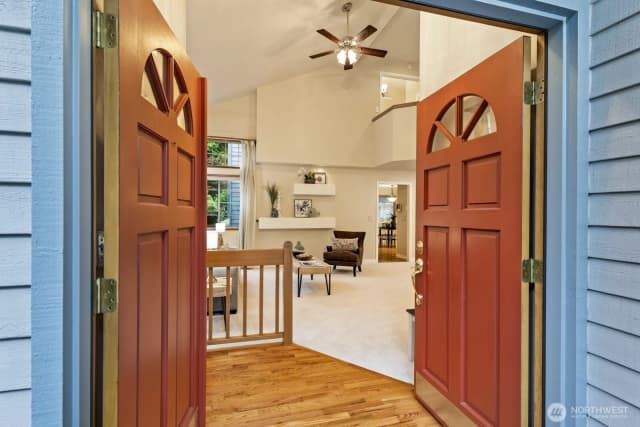 Property photo for 20410 Hollyhills Drive Ne, Bothell photo 3