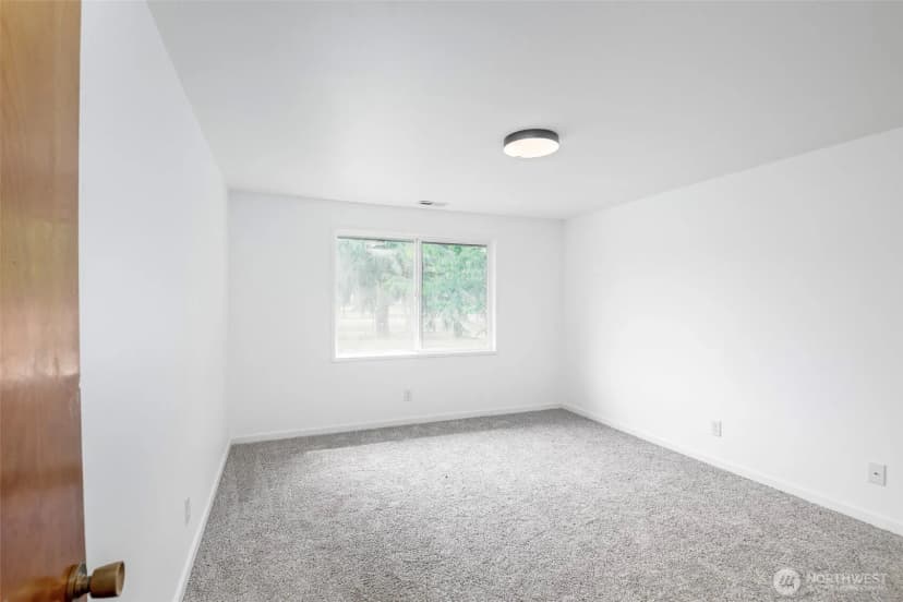 Property photo for 10206 48th Avenue E, Tacoma photo 7
