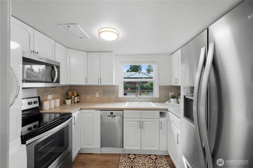 Property photo for 18328 15th Place Ne, Shoreline photo 8