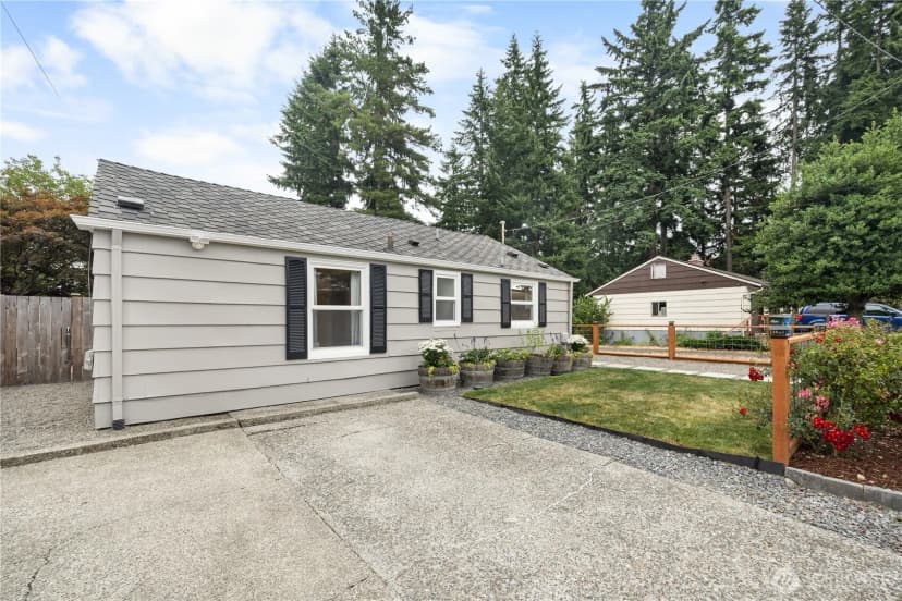 Property photo for 18328 15th Place Ne, Shoreline photo 19