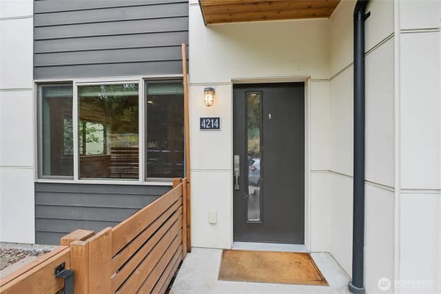 Property photo for 4214 S Trenton Street, Seattle photo 3