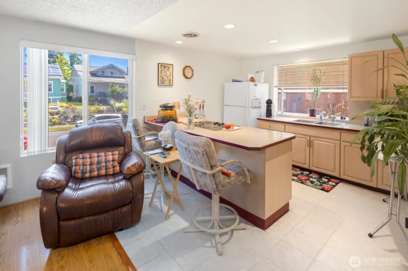 Property photo for 3235 33rd Avenue S, Seattle photo 13