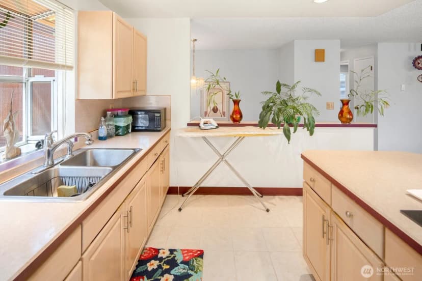 Property photo for 3235 33rd Avenue S, Seattle photo 15