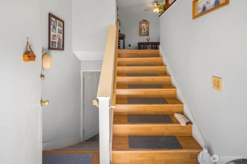 Property photo for 3235 33rd Avenue S, Seattle photo 6