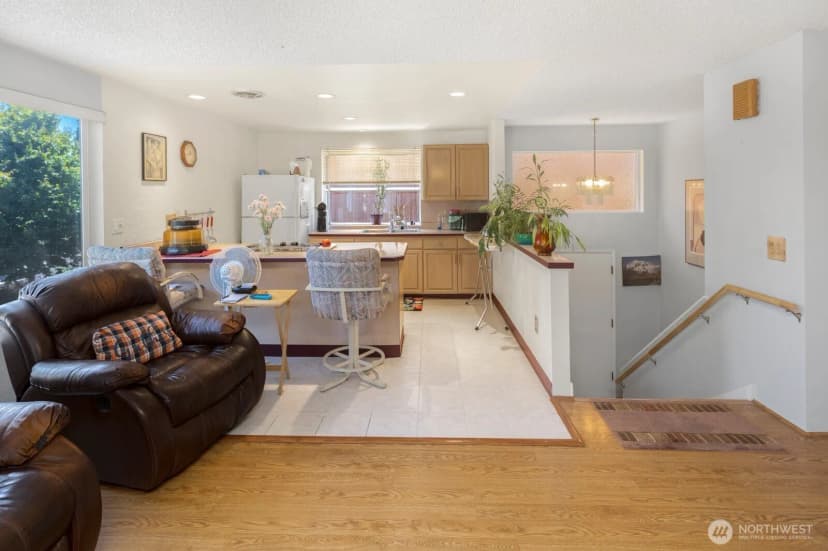 Property photo for 3235 33rd Avenue S, Seattle photo 12