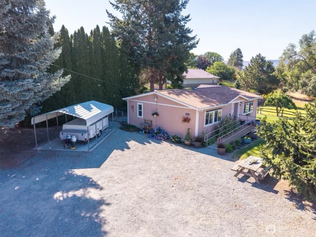 Property photo for 804 E Wapato Avenue, Chelan photo 3