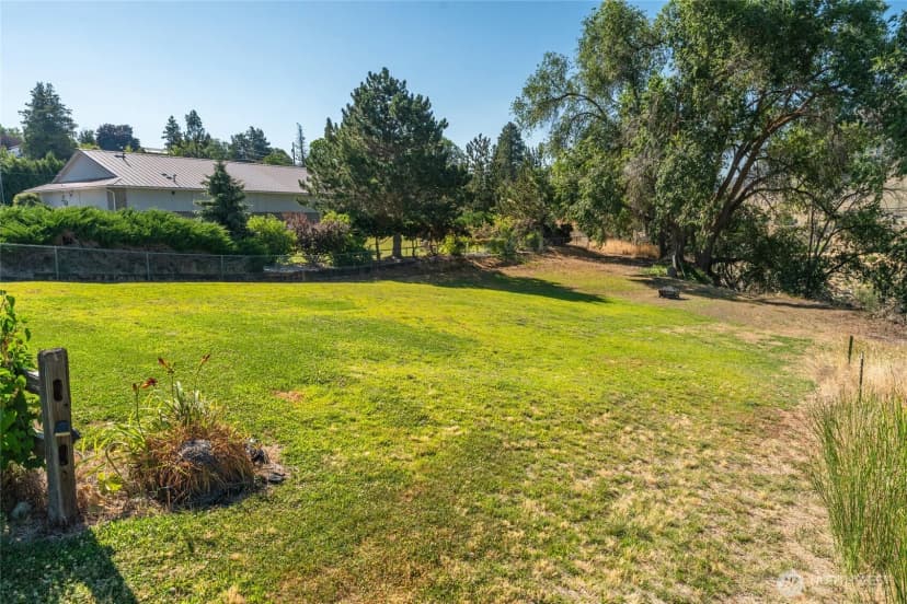 Property photo for 804 E Wapato Avenue, Chelan photo 31