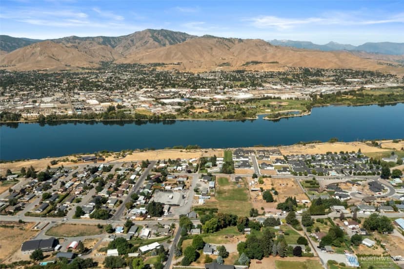 Property photo for 2301 Nw Cascade Avenue, East Wenatchee photo 8