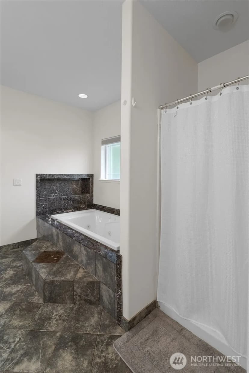 Property photo for 10 Legacy Lane, Elma photo 34