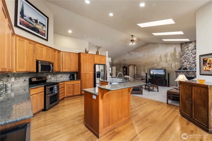 Property photo for 526 148th Street Ne, Arlington photo 17