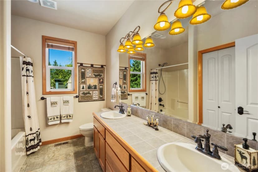 Property photo for 526 148th Street Ne, Arlington photo 25