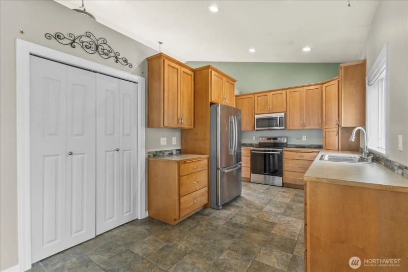 Property photo for 6709 58th Drive Ne, Marysville photo 5