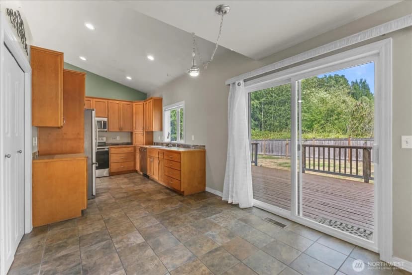 Property photo for 6709 58th Drive Ne, Marysville photo 6