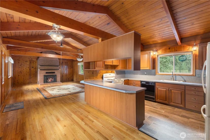 Property photo for 34412 Mountain Highway E, Eatonville photo 9