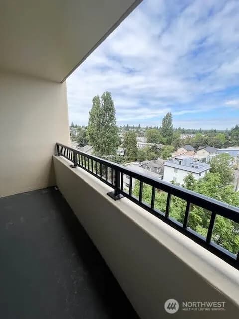 Property photo for 4540 8th Avenue Ne #903, Seattle photo 16