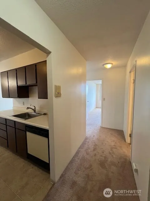 Property photo for 4540 8th Avenue Ne #903, Seattle photo 4