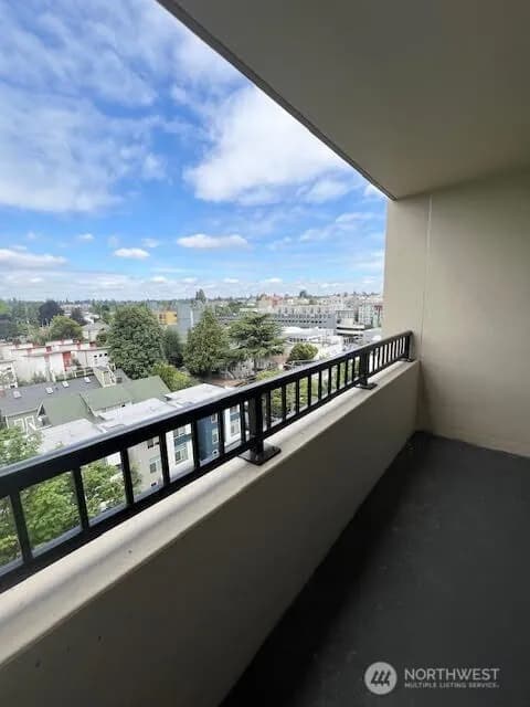 Property photo for 4540 8th Avenue Ne #903, Seattle photo 15