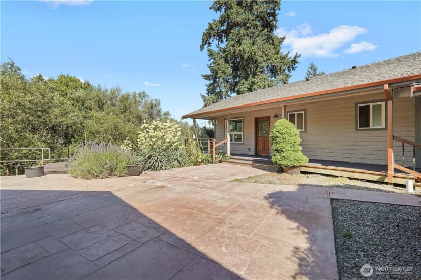 Property photo for 11523 Clover Crest Drive Sw, Lakewood photo 2