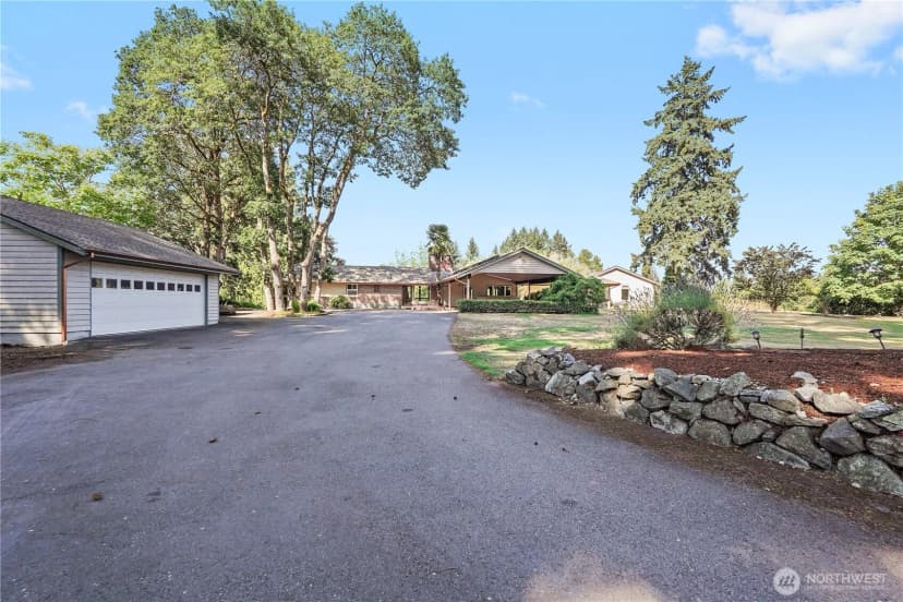 Property photo for 11523 Clover Crest Drive Sw, Lakewood photo 3