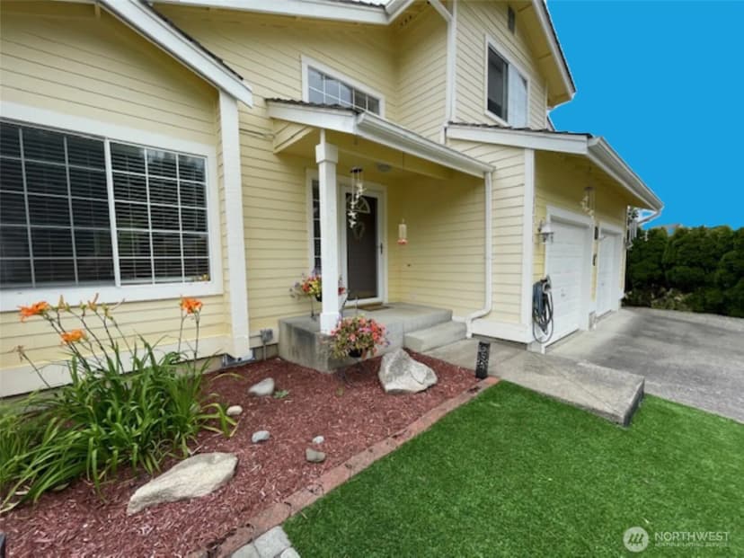 Property photo for 32511 Mckay Lane, Black Diamond photo 2