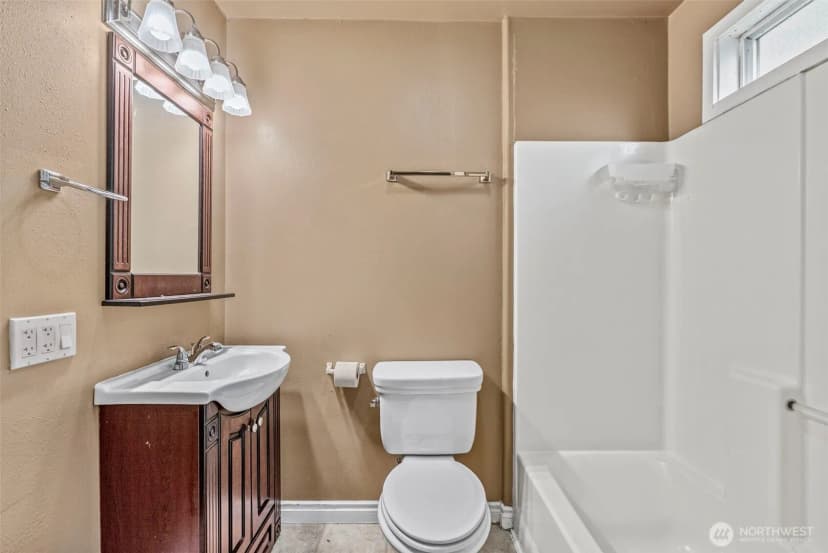 Property photo for 2132 Washington Way, Longview photo 8