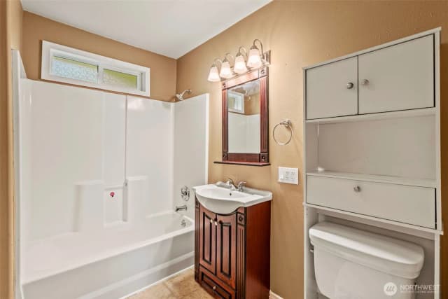 Property photo for 2132 Washington Way, Longview photo 5