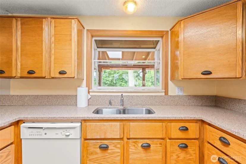 Property photo for 7523 13th Avenue Se, Lacey photo 6