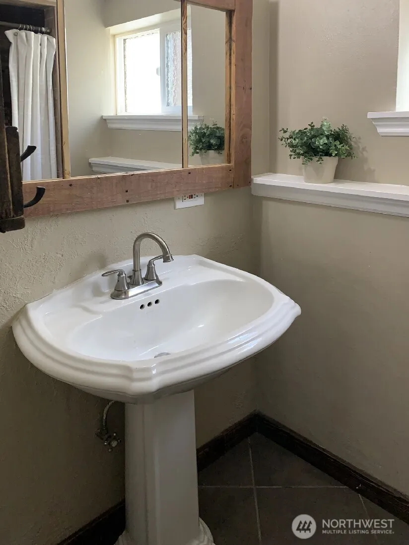 Property photo for 5910 21st Avenue Sw, Seattle photo 38