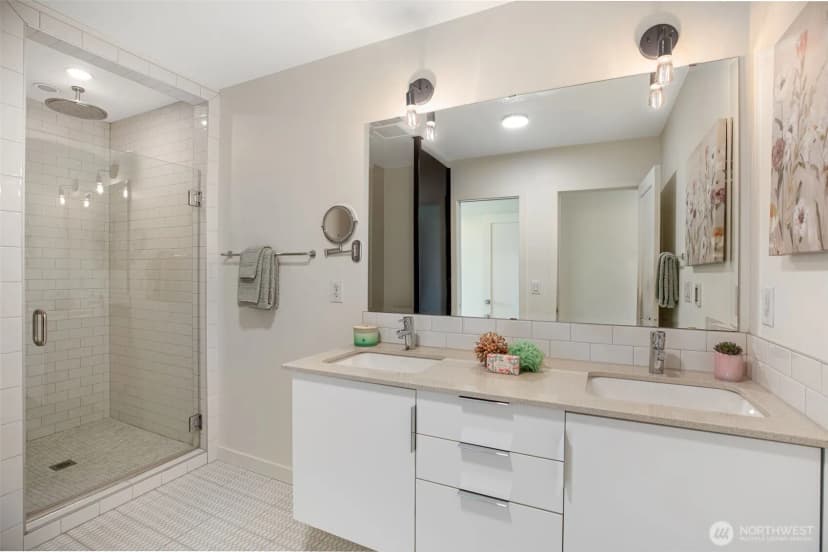 Property photo for 140 26 Avenue E, Seattle photo 12
