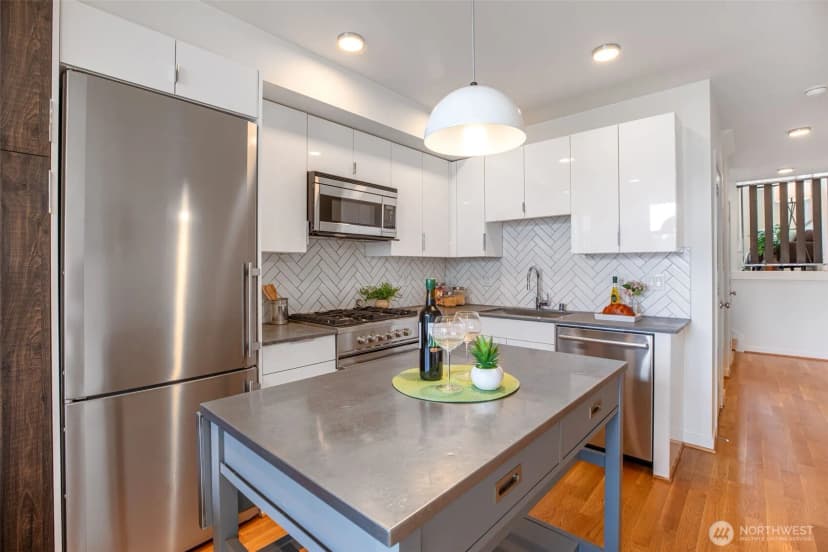 Property photo for 140 26 Avenue E, Seattle photo 6