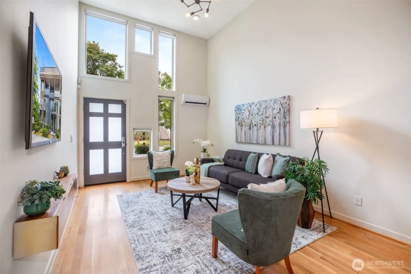Property photo for 140 26 Avenue E, Seattle
