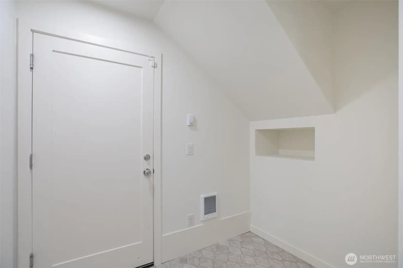 Property photo for 140 26 Avenue E, Seattle photo 20
