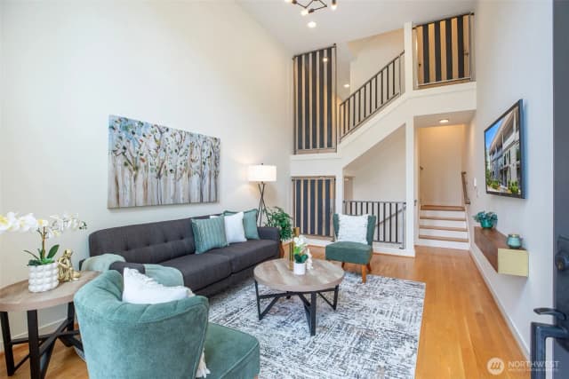 Property photo for 140 26 Avenue E, Seattle photo 4