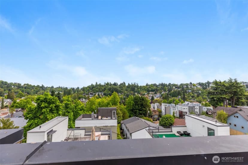 Property photo for 140 26 Avenue E, Seattle photo 24