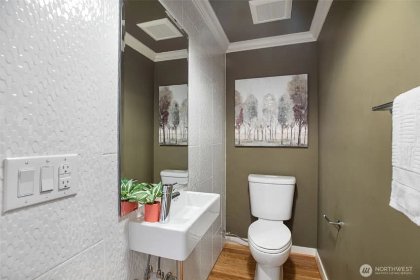 Property photo for 140 26 Avenue E, Seattle photo 9