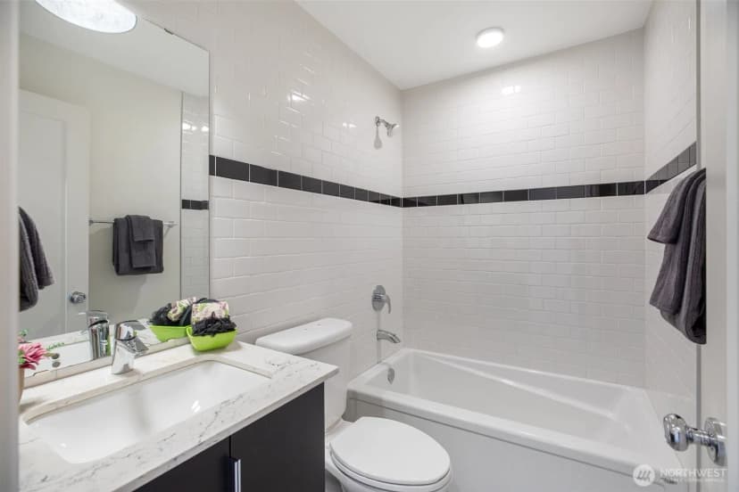 Property photo for 140 26 Avenue E, Seattle photo 18