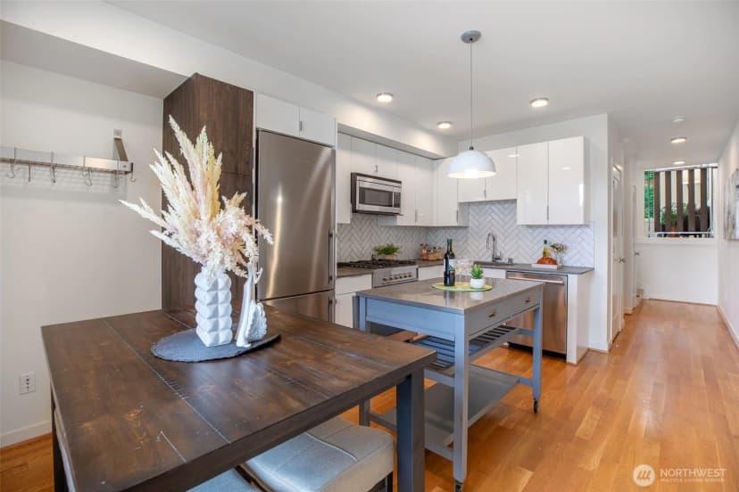 Property photo for 140 26 Avenue E, Seattle photo 5
