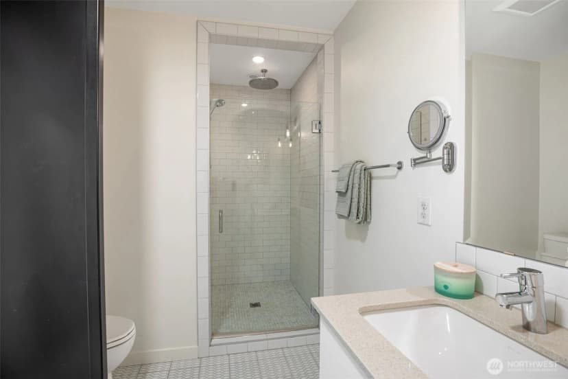 Property photo for 140 26 Avenue E, Seattle photo 13