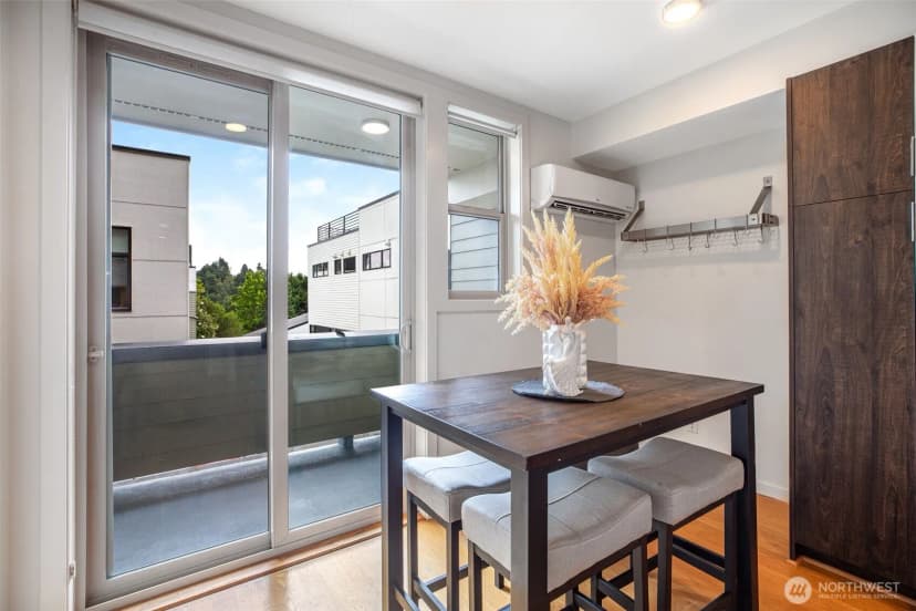 Property photo for 140 26 Avenue E, Seattle photo 7