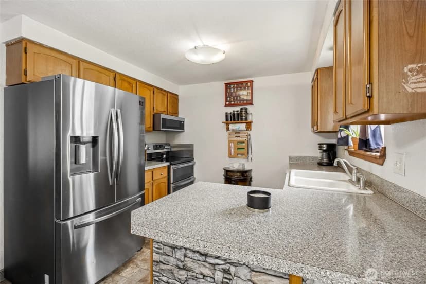 Property photo for 17112 Kinnikinnick Court Se, Yelm photo 8