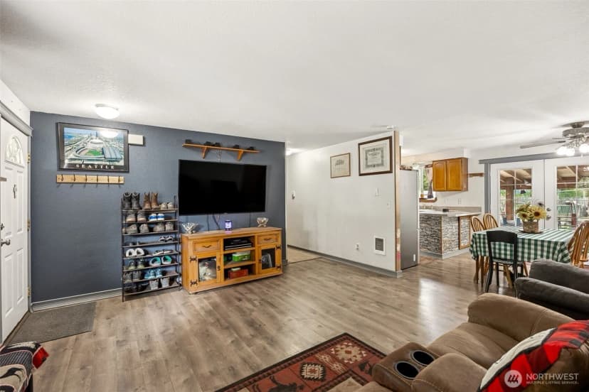 Property photo for 17112 Kinnikinnick Court Se, Yelm photo 3