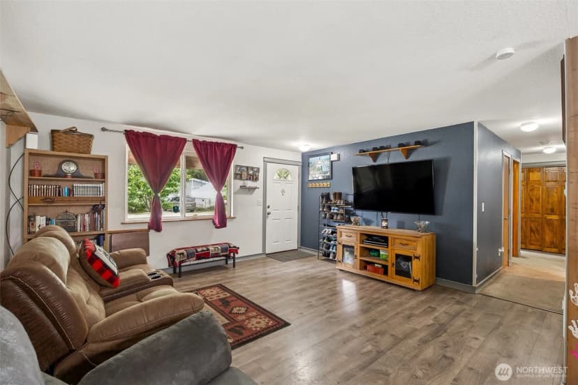 Property photo for 17112 Kinnikinnick Court Se, Yelm photo 4