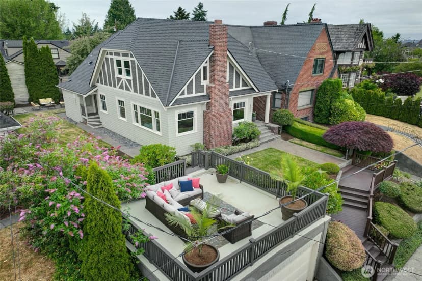 Property photo for 2663 37th Avenue Sw, Seattle