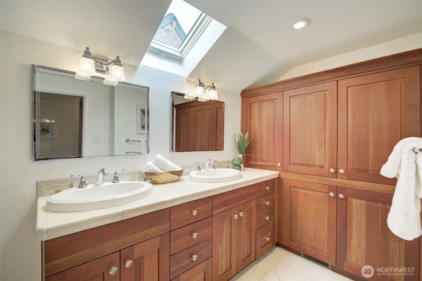 Property photo for 2663 37th Avenue Sw, Seattle photo 25