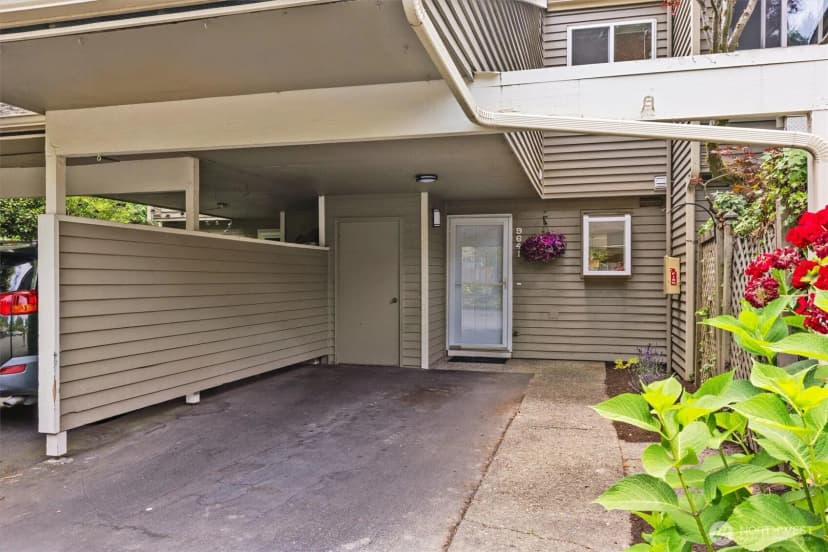 Property photo for 9641 Ne 121st Lane, Kirkland photo 2
