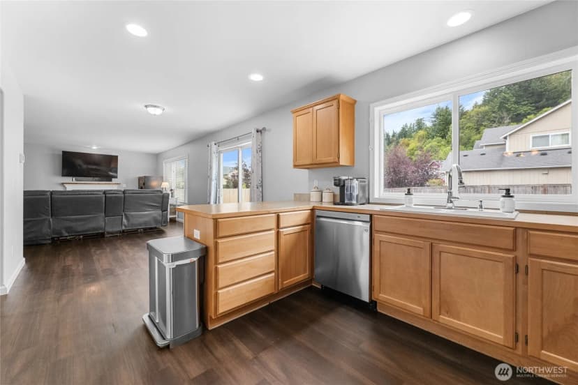 Property photo for 235 Easton Avenue W, Eatonville photo 12